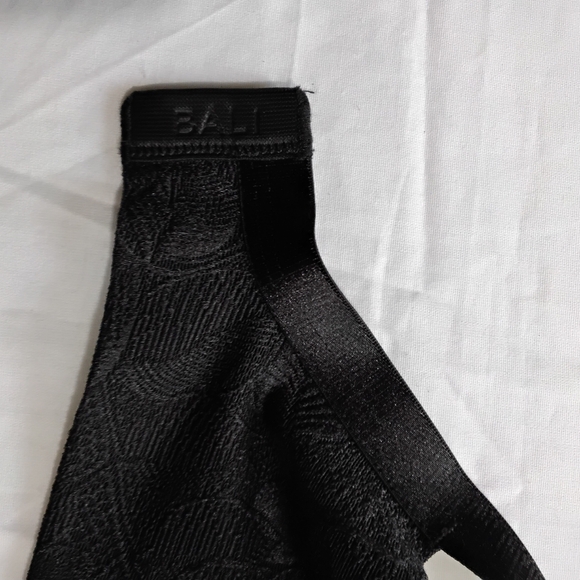 Bali Black Underwire Bra with Molded Cups - Picture 5 of 7